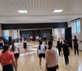 Rejoignez le cours de Modern&rsquo;Jazz pour les 10/12 ans le mercredi à 16h30 avec Clarisse. Info et inscription: 02 98 86 13 11