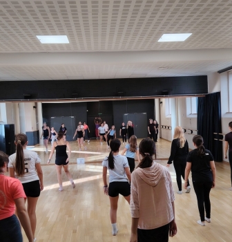 Rejoignez le cours de Modern&rsquo;Jazz pour les 10/12 ans le mercredi à 16h30 avec Clarisse. Info et inscription: 02 98 86 13 11