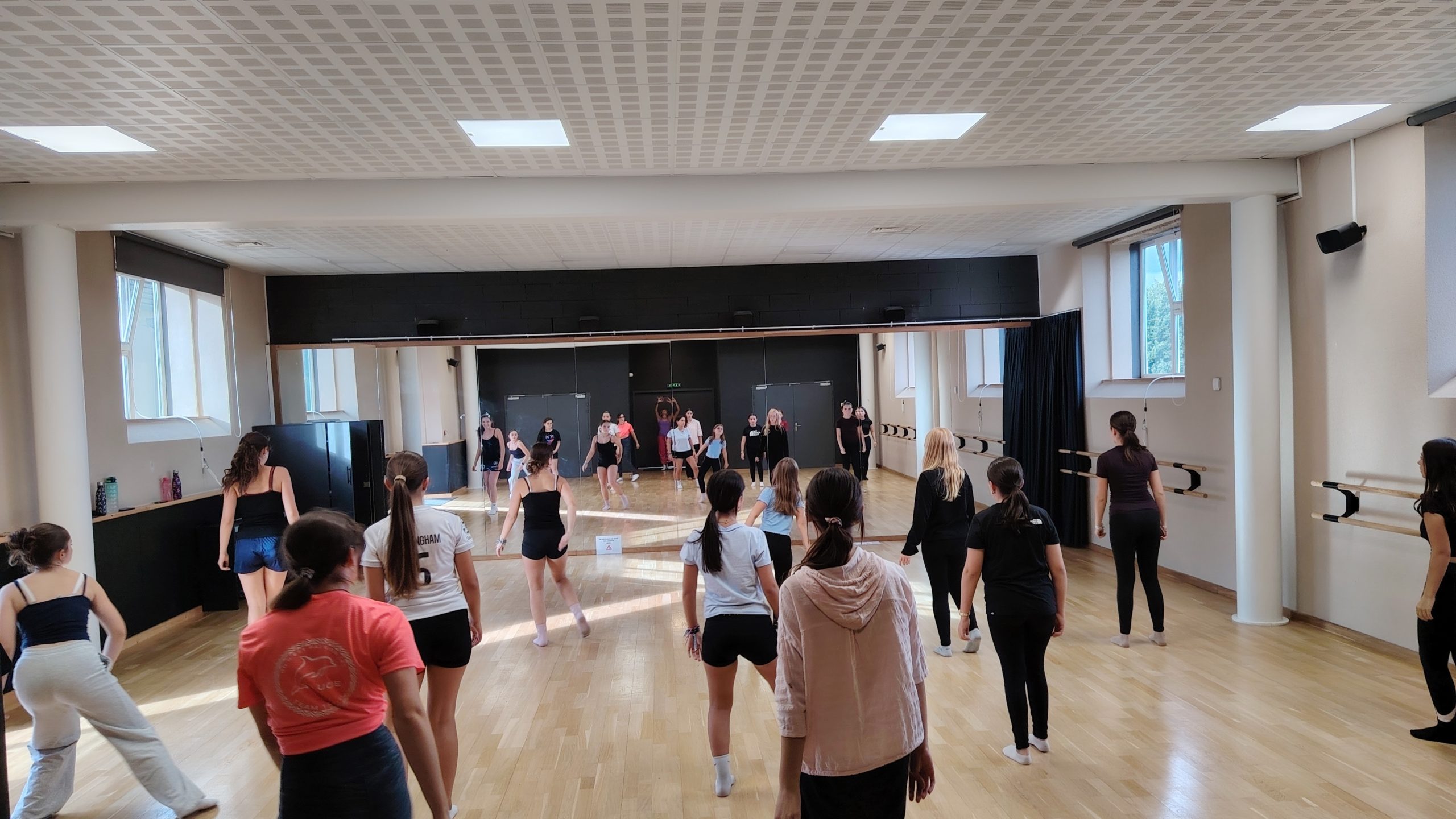 Rejoignez le cours de Modern&rsquo;Jazz pour les 10/12 ans le mercredi à 16h30 avec Clarisse. Info et inscription: 02 98 86 13 11